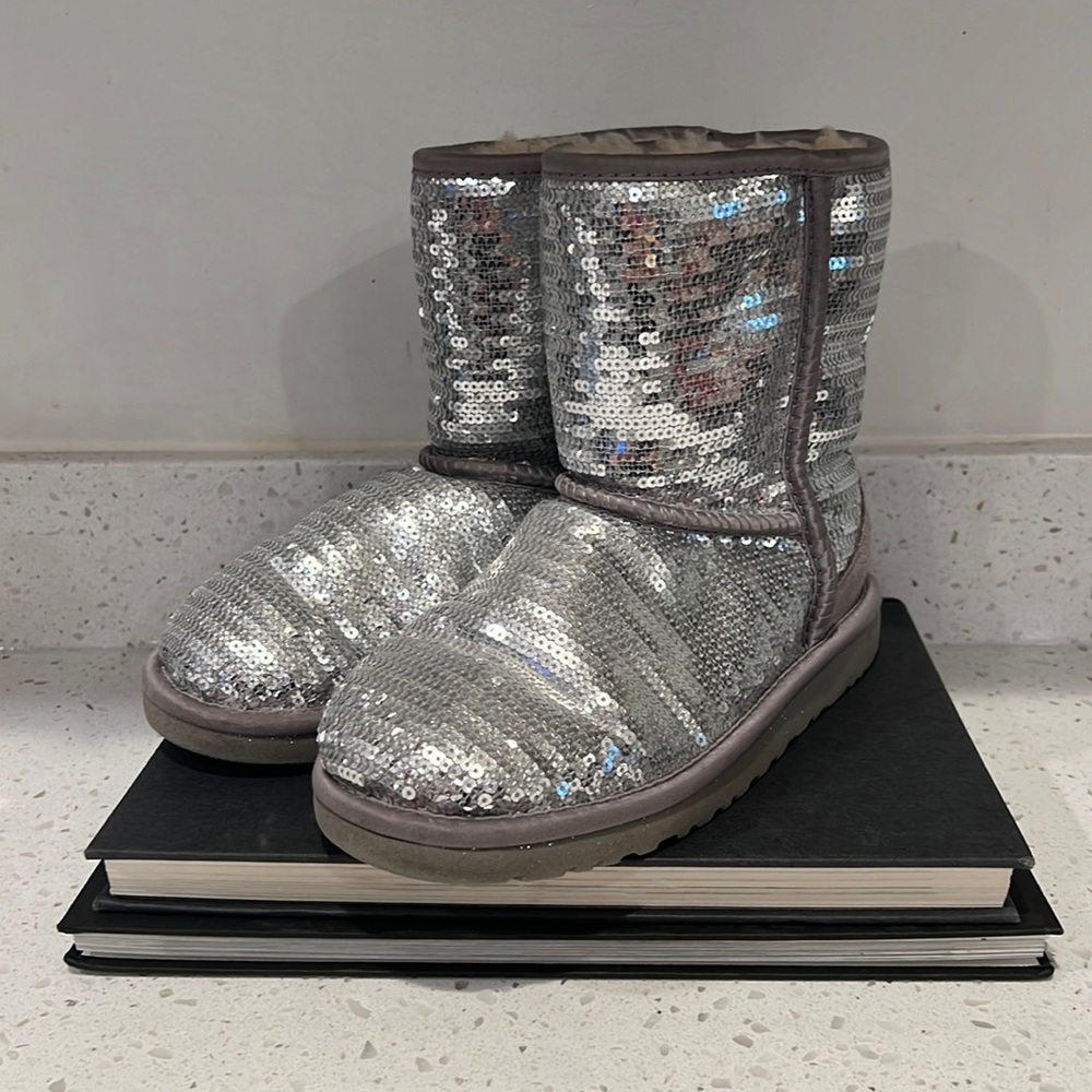 Kids silver sparkle sequin UGG boots size youth 3